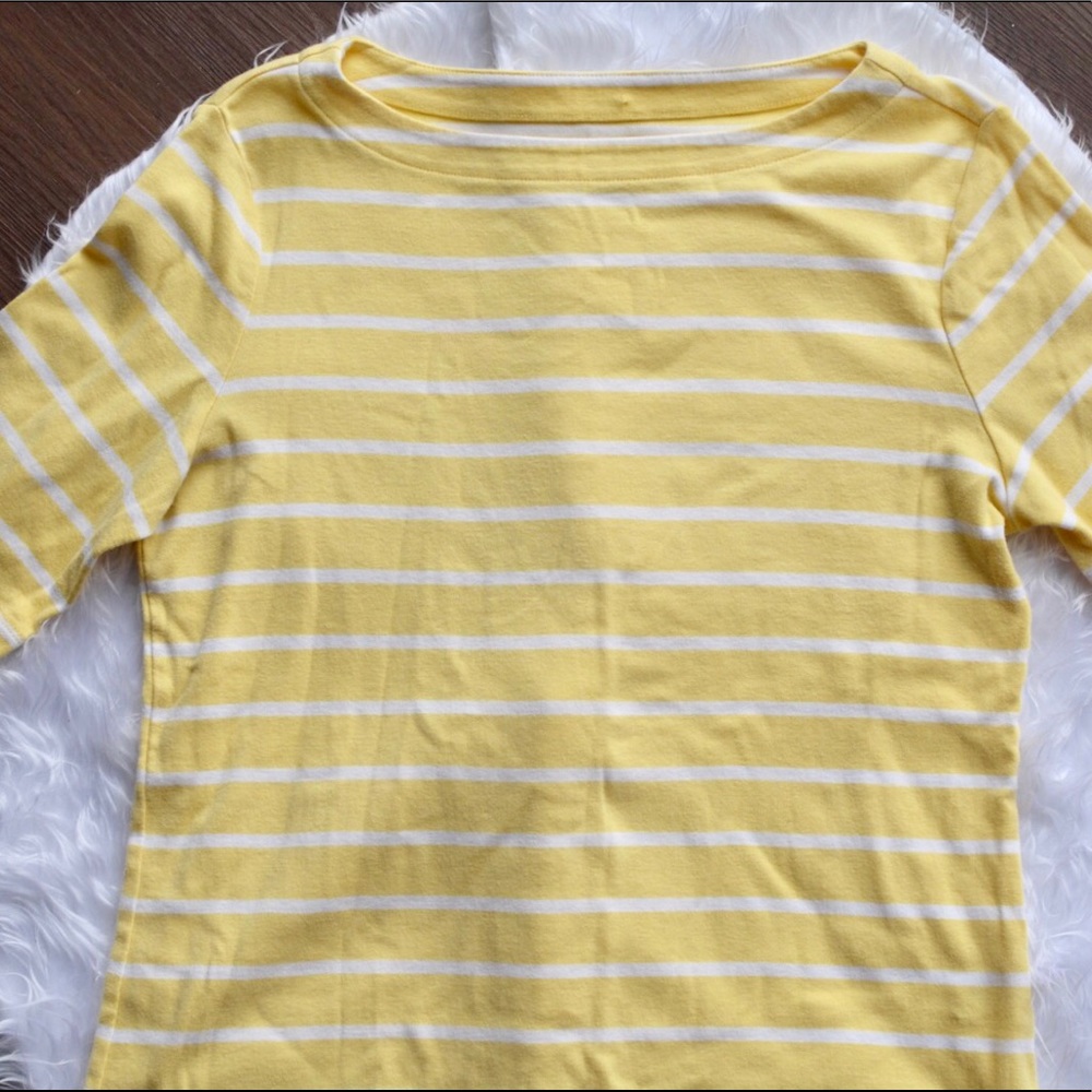 Quarter sleeve striped shirt